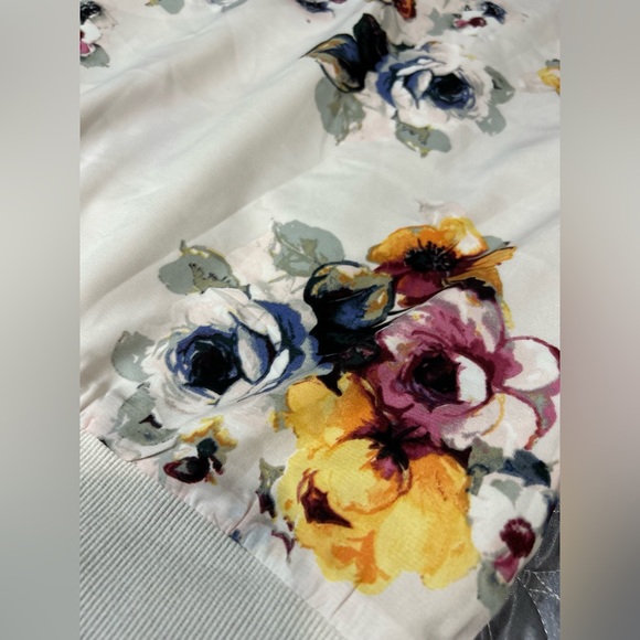 Cozy casual nwot bomber floral jacket - Picture 5 of 12